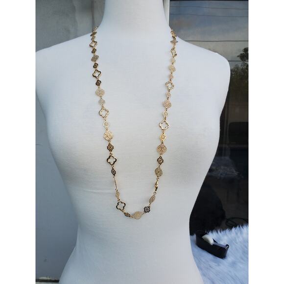 NWT Women's Gold-Tone Clover Snowflakes Earrings Necklace Set - Picture 1 of 8